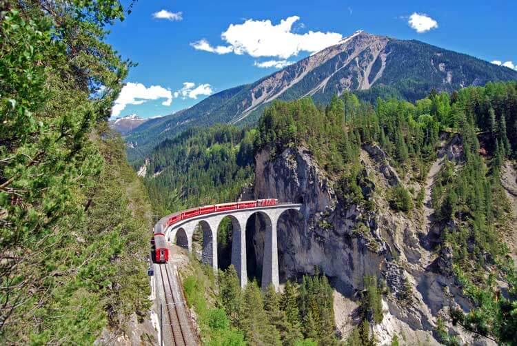 レーティッシュ鉄道アルブラ線・ベルニナ線と周辺の景観