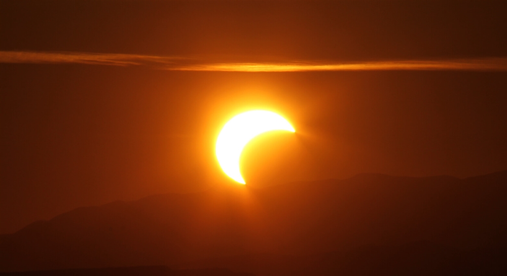 アマテラス＝太陽が隠れた！日食説