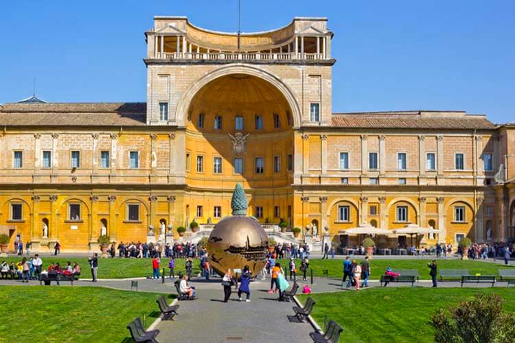 世界最大級の美術館「バチカン美術館」