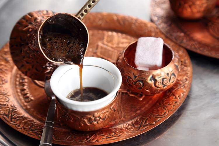 「チャイ」と「トルココーヒー」との違い