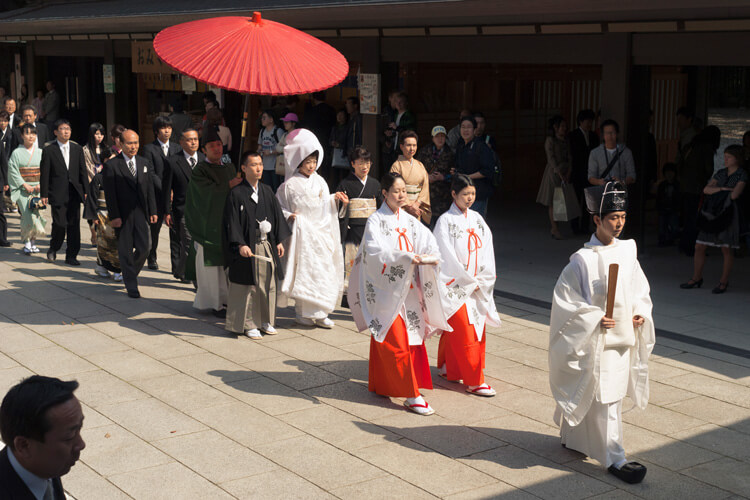 神社での結婚式に出席する場合の服装