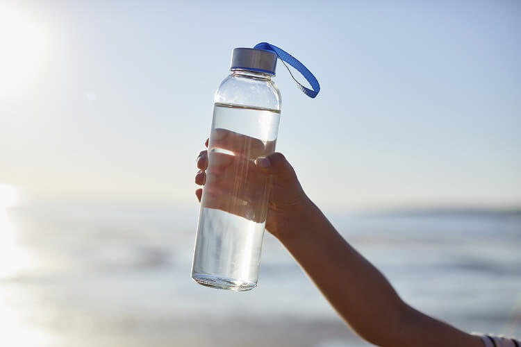 サウナ前中後はこまめな水分補給を