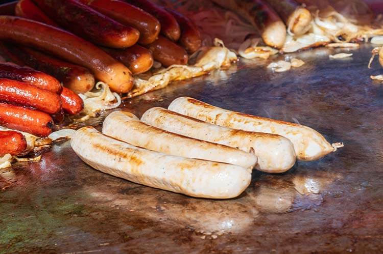 ドイツ人に教わる正しいウインナーの食べ方