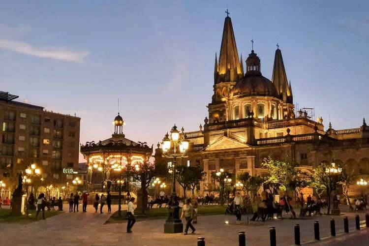 グアダラハラ（マリアッチの聖地）