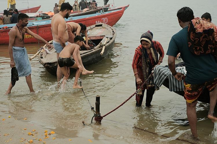 川での火葬・遺体流しの実態