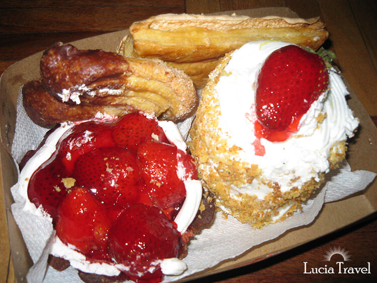 エクアドルで購入したケーキ。素朴な味わい