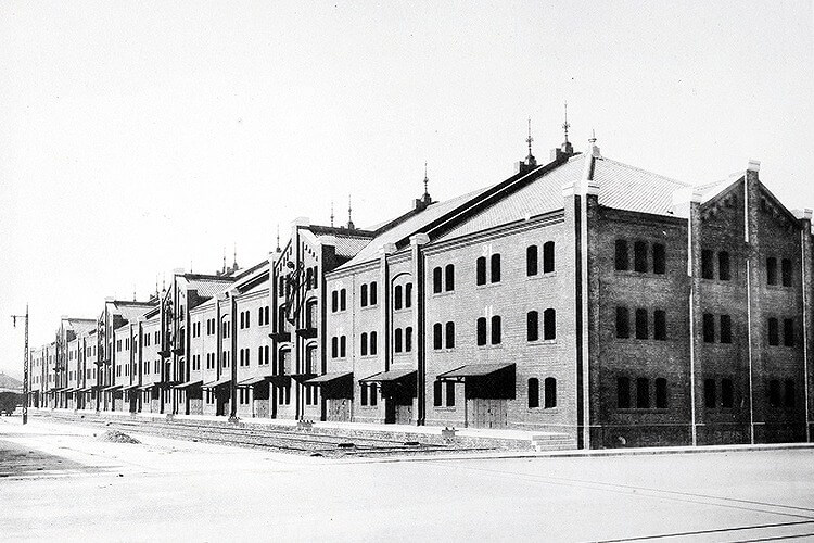 横浜港の発展と赤レンガ倉庫の建設