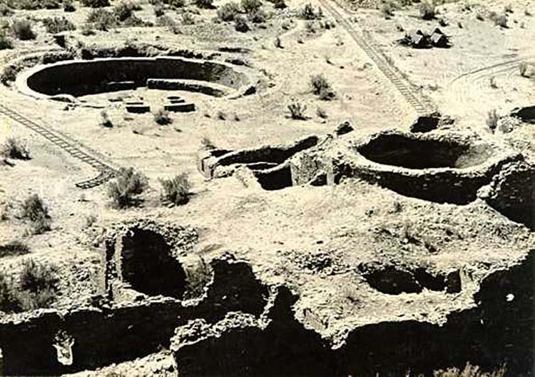 メサヴェルデ国立公園にある復元されたキヴァ の内部パノラマ