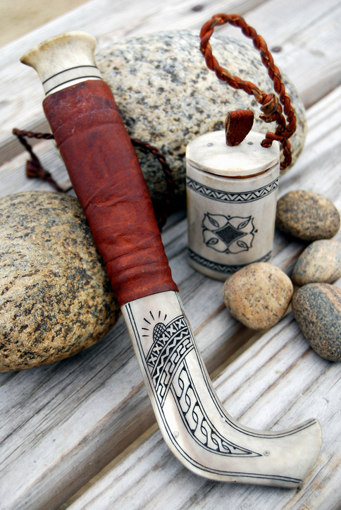 トナカイの角で作られたナイフ