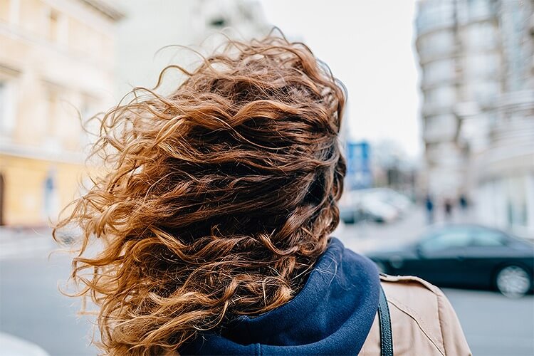 春一番が吹く時期