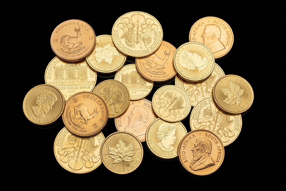 形も色もユニークな記念通貨