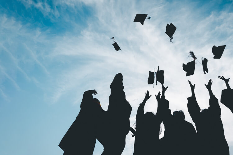 キャップトス（帽子投げ）はなぜ行う？