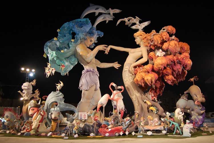 バレンシアの火祭りに参加しよう！