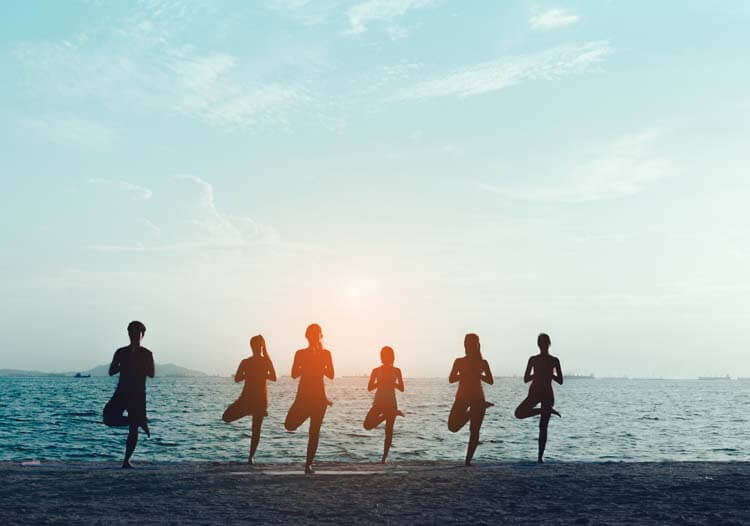 難しいポーズは、ヨーガの「完成」ではなく「旅」