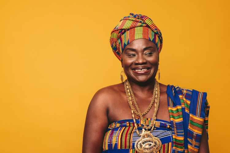 アカン人｜伝統布ケンテに歴史を織り込む人々