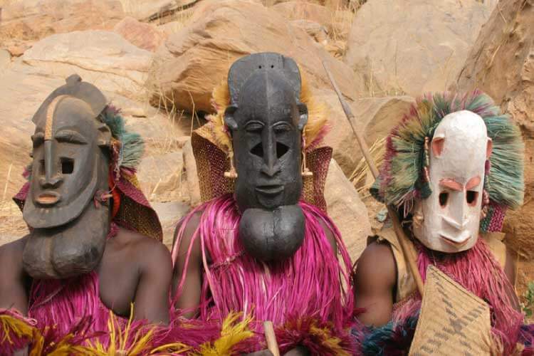 ドゴン族｜断崖の集落で独自の宇宙観を守る民族