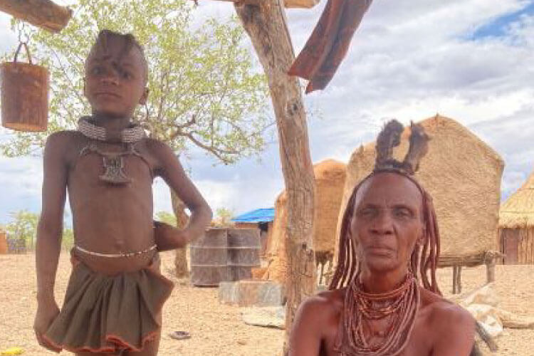 ヒンバ族｜赤土の美を纏うナミビアの半遊牧民