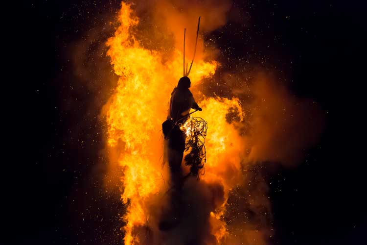 魔女裁判と火あぶり、ドラマチックなフィナーレ