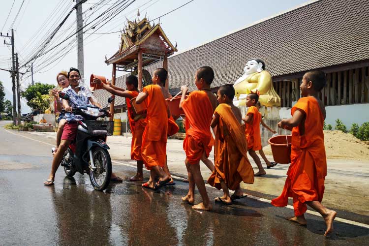 タイのソンクラーン（水かけ祭り）