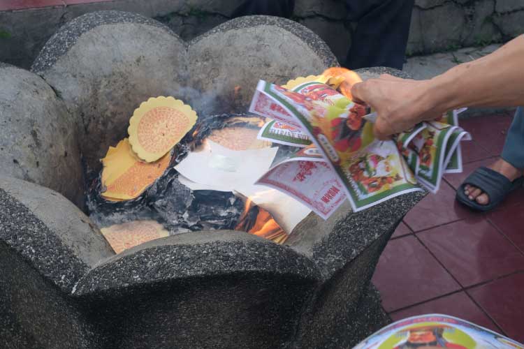 中国・清明節と墓参り文化