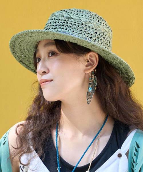 羽根の透かしモチーフのイヤーフック