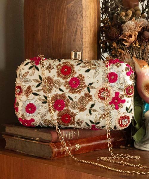 フラワリークラッチＢＡＧ