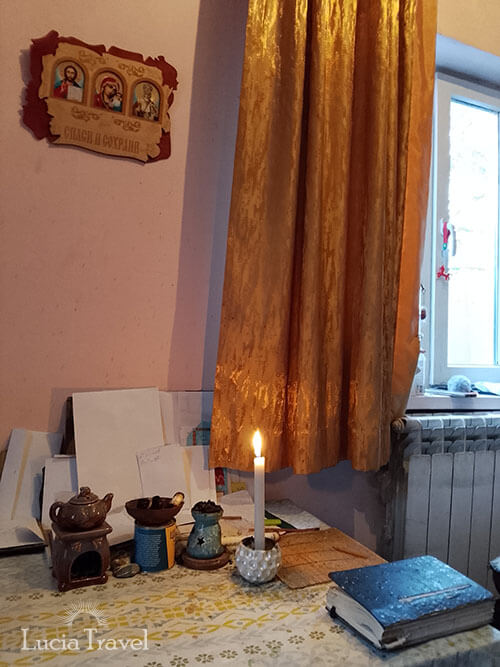 普通の姿をした占い師