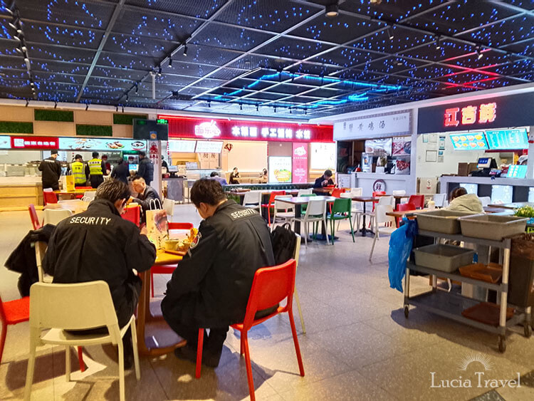 まさに中国！本場の食堂がズラリ