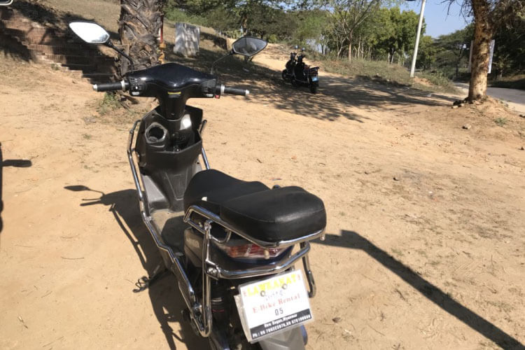 自転車や電動バイクで遺跡巡り