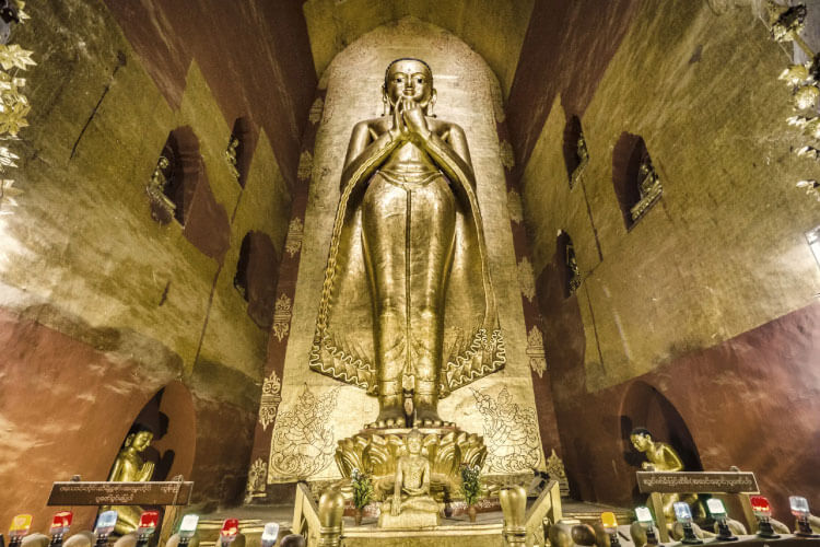 黄金に輝く過去四仏