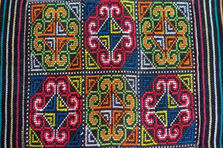 モン族の刺繍の特徴