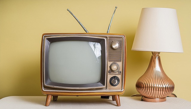 チャンネルを回す