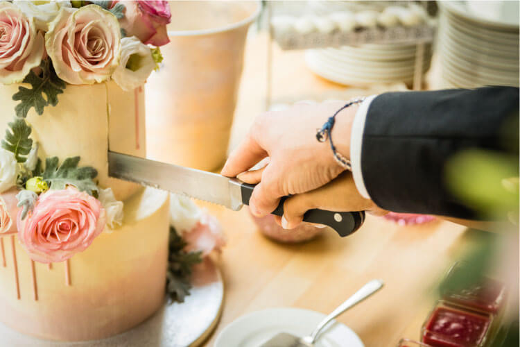ウェディングケーキはいつからある？ケーキ入刀の由来