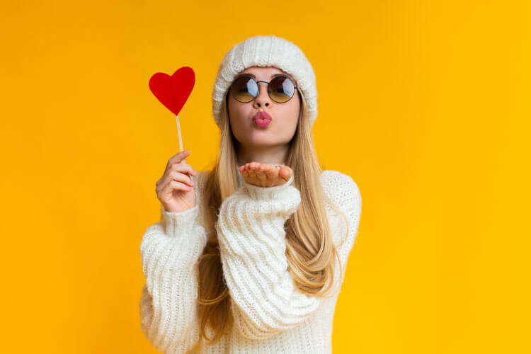 目を離したらキスされる？デンマークの結婚式の習慣