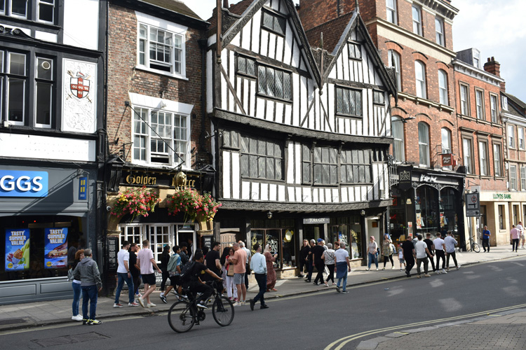 【イギリス】ゴールデンフリース―幽霊が住んでいるパブ