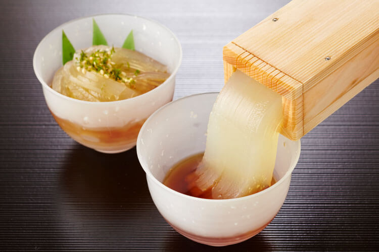 ところてん｜突き出す瞬間が楽しい、風情な涼菓子