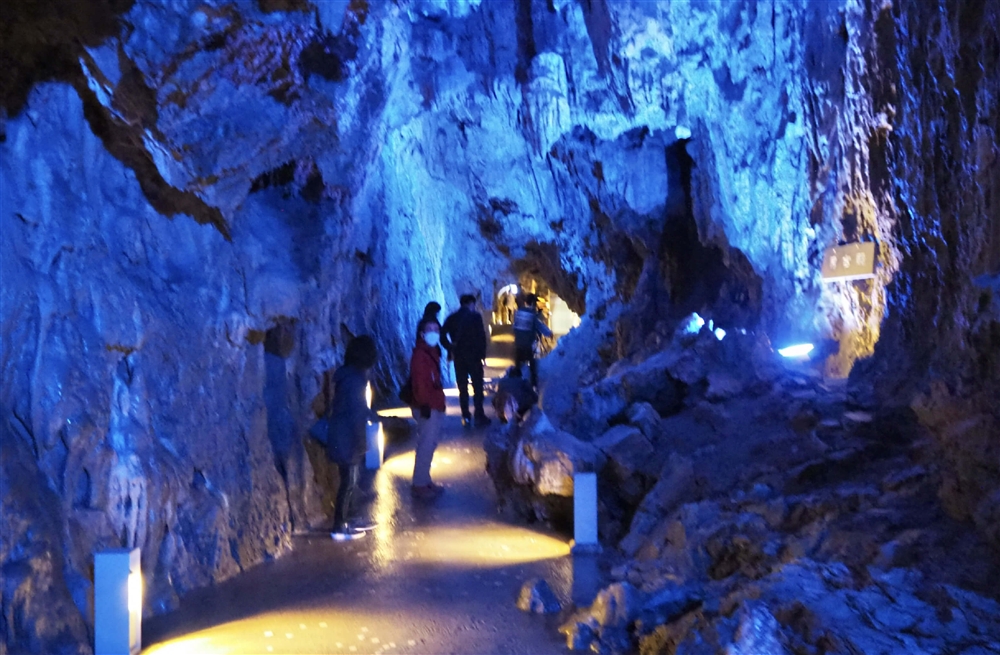 龍泉洞（岩手県）｜“ドラゴンブルー”が美しい神秘の地底湖