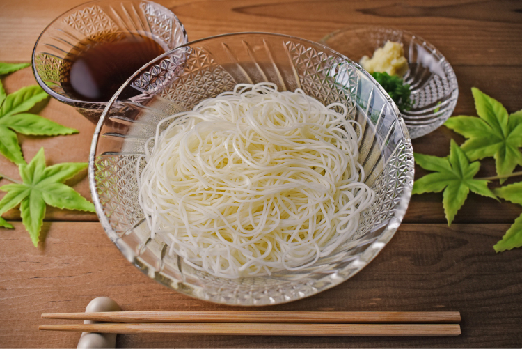 流しそうめんはなぜ流すの？