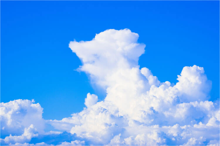 入道雲（積乱雲）｜夏の象徴的なダイナミックな雲