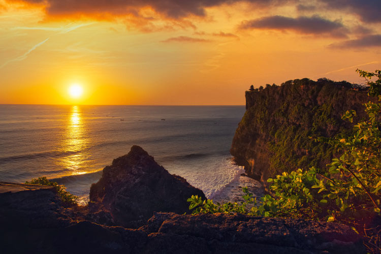 【画像付き】インドネシア・バリ島｜寺院と海がつくる幻想的な夕景