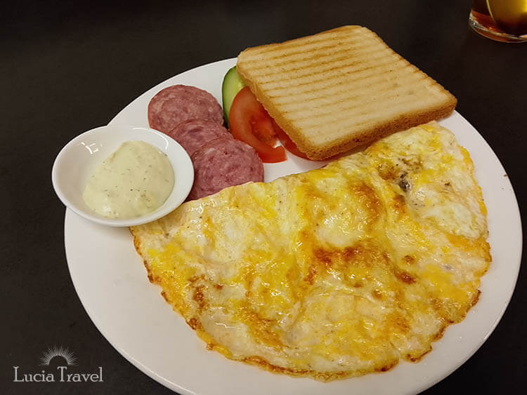 無料の朝食なのにこのボリューム。手作りの美味しさでお腹いっぱいに