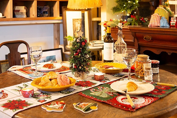 ポインセチアモチーフのクリスマス商品