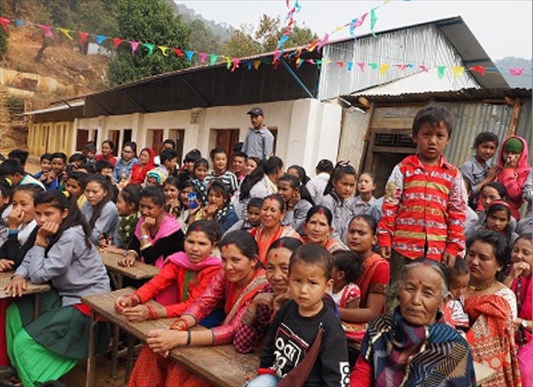 ネパール山村　サッレ村への学校支援01