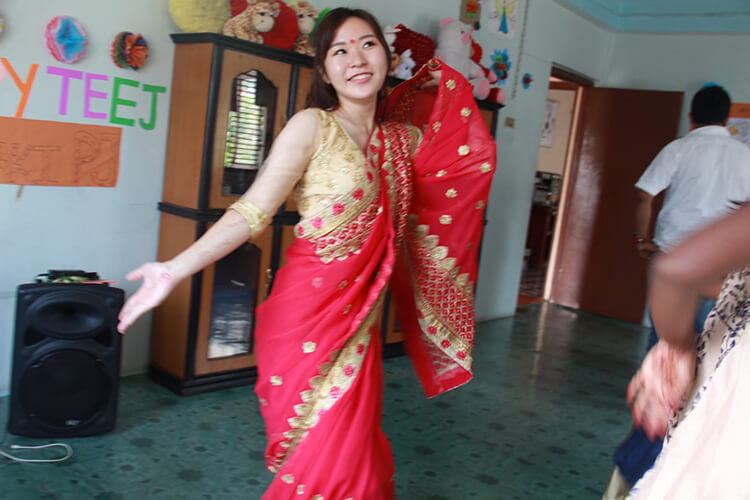 食べて飲んで踊りまくる！ネパールのお祭り「Teej」が楽しすぎた07