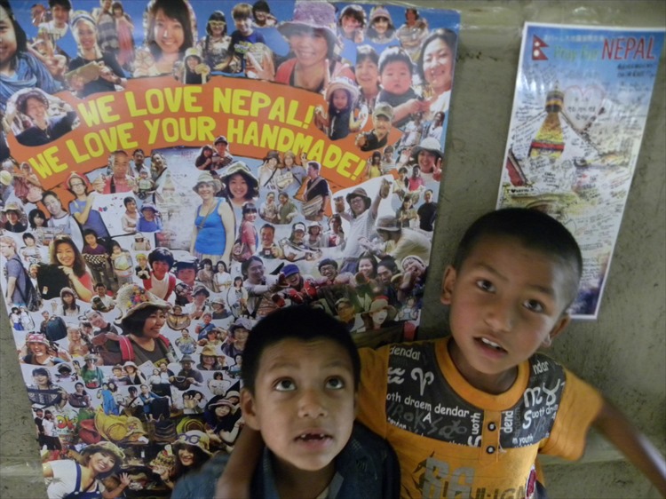 ポスター “We love Nepal. We love your hand made.”