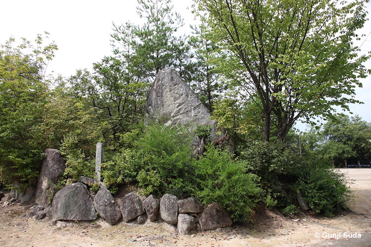 稲村神社の磐座