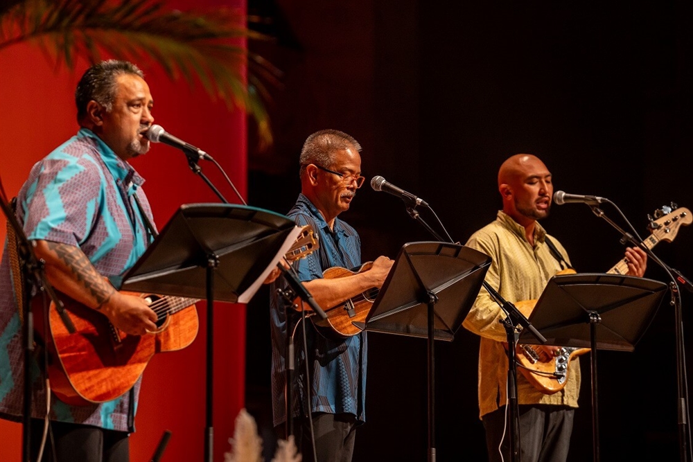 ミュージシャン3名もハワイから…左からデル・ビーズリー、ブライアン・トレンティーノ、グラント・コノ