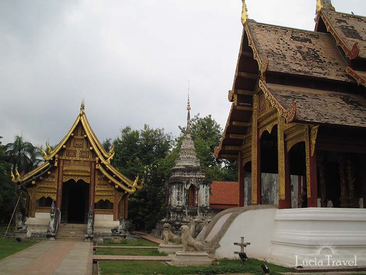 タイの寺院。ボランティアをしつつ観光がメインの「ボランティアツアー」なら、時間を効率的に使えるの…かな？