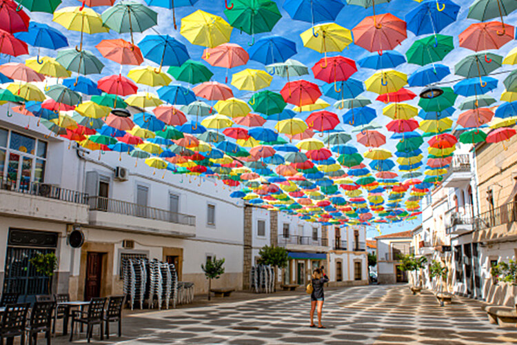 【ポルトガル】アゲダの傘祭り