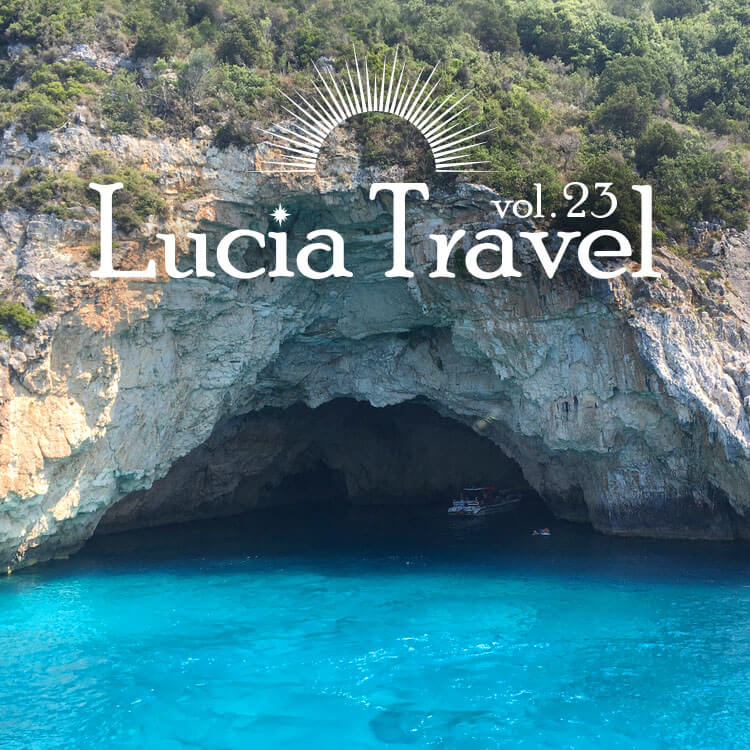 ギリシャ版青の洞窟で、一人泳いだ特別な時間